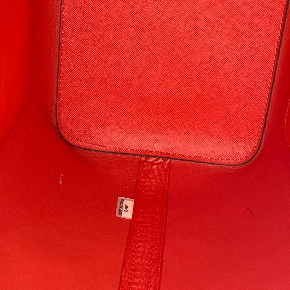 Michael Kors Jet Set Saffiano Leather Tote with Gold Details - Picture 11 of 15